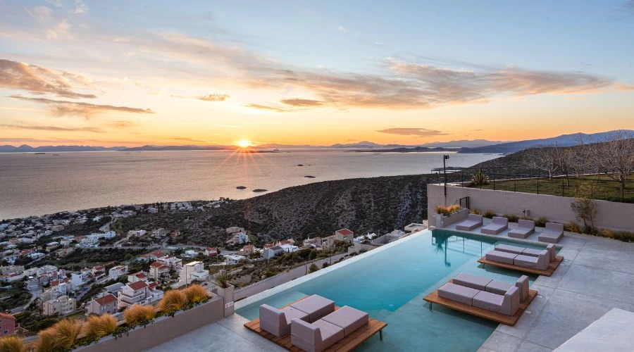 Saronida Hills: Πολυτελείς Βίλες στη Σαρωνίδα με Θέα στην Αθηναϊκή Ριβιέρα 